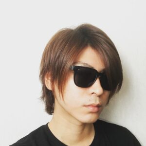 Ryo Yokoyama Instagram - サングラスかけたらバンドマンみたいになりました。おはようございます。
#ギター弾けそう
#ラップしか出来ない