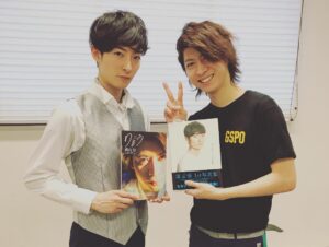 Ryo Yokoyama Instagram - ルパパトFLT、おかげさまで全公演が無事終了致しました。
ルパパトはキャスト達、スタッフの皆様、そしてなによりファンの皆様と一緒に作り上げた、僕の宝物です。
全国各地を巡る中で、改めて皆様のルパパト愛を感じる事が出来ました。
僕をヒーローにしてくれてありがとうございます。
これからもルパパトが皆様に愛して頂けることを祈るばかりです。
青春でした。

ちなみに1枚目と4枚目は間違い探しです。

#ルパパト
#FLT
#ありがちゅー
#任務完了
#きっとまた逢える