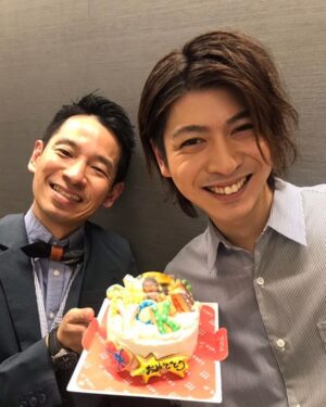 Ryo Yokoyama Instagram - 昨日のバースデーイベント、お陰様で無事終了致しました！
沢山の方からお祝いして頂き、本当に幸せでした。
楽しんで頂けたならなによりです。

写真はSNS掲載の許可を頂けた子供達と、MCをして下さった芸人のタケトさんです😊
隊服もレオタードも完成度が高すぎて、お母さんって凄いんだなと改めて思いました。

24歳の目標は変わらず「丁寧に生きる」そして「恩返しの一年にする」です。
1年間ルパパトを応援して下さった皆様や、お世話になった方々、家族や友達に恩返し出来る一年を目指します😊
これからもよろしくお願い致します。