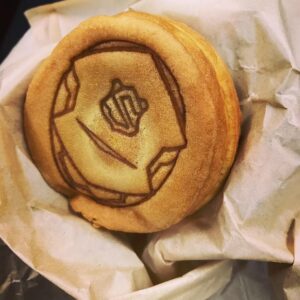 Ryo Yokoyama Instagram - ルパパト焼き😊 顔スリスリしたくなる可愛さですね。我慢してかぶりつきましょう。
#Wヒーロー夏祭り にて販売中👍