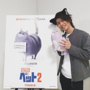 Ryo Yokoyama Instagram - LINELIVE「ペット2」公開記念スペシャル！ご視聴頂きありがとうございました😊
映画の最新情報はもちろん、皆様のペット愛エピソードをたくさん聴けてとても楽しかったです！
とにかく続編を期待していた映画なので「ペット2」めちゃくちゃ楽しみです！
#映画ペット2
#LINELIVE