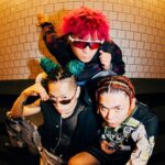 SANTAWORLDVIEW Instagram - デラックスの客演が公開されたぜ🫠 こんな豪華なメンツと共に音楽を作れた事が何よりの嬉しさ。 皆んなの協力があって完成出来たデラックスです。ありがとう❤️ 4/21から配信されるからみんな楽しんでくれよな😝🌏 トラックリスト 01 ブチ上げ戦隊 feat. LEX 02 エロくていい女 feat. ちゃんみな 03 俺らは猿 feat. MIYACHI 04 TOBE!!! feat. ゆるふわギャング 05 IKKI 06 慌てん坊のサンタクロース 07 DAISOUSA feat. ralph 08 GOOD PU$$¥ feat. ¥ellow Bucks 09 GODZILLA Freestyle Artwork @ole_takeru_shibuya Photo @cherrychillwill @leonfanourakis @santaworldview.official @yungxansei @lex_zx_lex_0 @minachanxx @kingmiyachi @iamrealnene @ishidaryugo @ralph_ganesh @yellowbucks_tttg @moneyjezus @nnnyamie @onepercent.jp #XEONWORLDVIEW #XWV #XWVDX