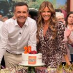 Sónia Araújo Instagram - 28 anos de @pracadaalegriartp ! Cheguei ao programa há 27! Como assim? Não dei por ela… Mas sinto uma alegria imensa e orgulho no nosso trabalho , dia após dia! Estamos os dois aqui na foto, eu e o @jorgegabrielpt , sim damos muito de nós todos os dias mas a Praça é de toda a equipa que “ puxa” por nós e que rema ao nosso lado! A Praça da Alegria é de todos vós que nos seguem há tantos anos! 👏👏👏👏 @rtppt