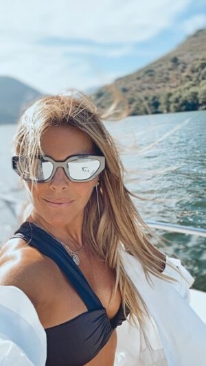 Sónia Araújo Instagram - O Douro é mágico em qualquer altura do ano!✨
Obrigada Nuno e @deltatur.pt 
#douro #lifestyle