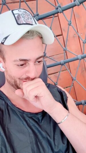 Saad Lamjarred Instagram - Guys karim should give me back my money 💰 ,
I was always nice to him till the end , tomorrow I will post what happened in another reel , wait for it 🤪 @karimbennis_