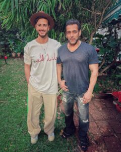 Saad Lamjarred Instagram - What a huge honor to meet you dear Salman , thank you for your amazing hospitality , can’t wait to welcome you in your other home Morocco❤️❤️❤️❤️❤️❤️❤️ 🇲🇦 🇮🇳 #saadlamjarred1 #الله_ينصر_سيدنا #saadlamjarred #love_my_fans_forever_and_ever #love_my_parents_forever_and_ever @beingsalmankhan Mumbai - The City of Dreams