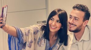 Saad Lamjarred Instagram - الحمد لله عليها ساعة
 
بغيت نشكر كل من دعا لي في كربتي ، اللهم فرج همومكم و كربكم و بدلها بالافراح و الطمانينة اللهم امين . 
قريت دعواتكم و بكيت من كثر الفرح جازاكم الله خيرا  و الله يغفر لينا و ليكم و يعطيكم كل ما تمنيتو و يجعلنا و اياكم من الفائزين برضى الله و رضى الوالدين  دنيا و آخرة . سامحوني على الحزن للي عشتوه معايا ، و حتى انا كذلك بغيتكم  تكونو فرحانين حيت انا وياكم عائلة وحدة .
سبحان الله في عيد الفطر  ربي كتب ليا نكون بين اهلي و احبابي و اعطاني الفرصة نكتب لكم هذه الكلمة النابعة من القلب . 

اصدقائي الفنانين و الفنانات و الاعلاميين و الصحافيين جازاكم الله خيرا على كل كلمة طيبة،  لقد اثلجتم قلبي ، لكم مني كل الحب و التقدير و متمنياتي لكم بالتوفيق في اعمالكم و في حياتكم . 

مسك الختام ، هذه الرسالة لحبايبي الفانز من كل بقاع العالم "انا كنت في الماضي احبكم ، الآن انا مغرم بكم ، و قصة حبنا لن تنتهي ابدا مهما حصل"حفظكم الله و اهاليكم و متعكم بالصحة و العافية و تقبل منا و منكم صالح الاعمال و دفع بها عنكم كل بلاء 

ملاحظة اخيرة كي يكون الامر واضحا للكل 🙏🏼: انا الان حر  بالسراح المؤقت ، أدعو الله تعالى  بالفرج بمحكمة الاستئناف كي أنتهي من هذه القصة و انجح في هذا  الاختبار الإلهي ، اللهم قوي ايماننا و صبرنا مهما كانت الظروف 🤲🏻

الاخبار الزوينة هي انني اعلن الان رسميا عن تاريخ طرح الكليب الجديد المغربي "اش خبارك" هو 4 ماي باذن الله . الحان و كلمات و توزيع و مكس ماستر اخي و عشيري و حبيبي جلال الحمداوي . 
غناء : حبيب فانزو ☺️✨ سعد 🫡 

 #عيد مبارك ❤️ #الله_يبارك_فعمر_سيدي#
