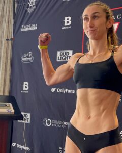 Sabina Mazo Instagram - I have a great news! I am no longer going to cut to 125 lbs. My next fight will be at 135 lbs and I want it to be for the @lfafighting 😈 #mazo - Les tengo muy buenas noticas! No cortaré más a 125 lbs (57 kg). Mi próxima pelea será en 135 lbs (61 kg) y quiero que sea en @lfafighting 💪🏻⚒️