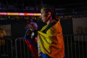 Sabina Mazo Instagram - Ese momento de ir hacia el octágono es muy emocionante. Difícil de describir pero sin duda muy único. 

(La cuarta foto es mi favorita y la tuya!?) 

-
That moment of walking to the cage is so unique. It’s a lot of emotions and sensations at the same time. 

(My favorite is the fourth one and yours!?)
@lfafighting #lfa164