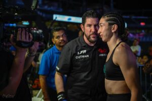 Sabina Mazo Instagram - Ese momento de ir hacia el octágono es muy emocionante. Difícil de describir pero sin duda muy único. 

(La cuarta foto es mi favorita y la tuya!?) 

-
That moment of walking to the cage is so unique. It’s a lot of emotions and sensations at the same time. 

(My favorite is the fourth one and yours!?)
@lfafighting #lfa164
