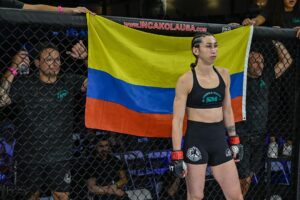 Sabina Mazo Instagram - Ese momento de ir hacia el octágono es muy emocionante. Difícil de describir pero sin duda muy único. 

(La cuarta foto es mi favorita y la tuya!?) 

-
That moment of walking to the cage is so unique. It’s a lot of emotions and sensations at the same time. 

(My favorite is the fourth one and yours!?)
@lfafighting #lfa164