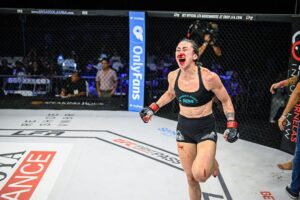 Sabina Mazo Instagram - @SabinaMazo derrota Sandra Lavado via Decisão Unânime (49-46, 50-45, 49-46) se tornando a mais nova Campeã Mundial Peso Mosca do @LFAfighting! 🏆

#LFA164: #ElPaso, #TX. | #𝐚𝐧𝐝𝐍𝐄𝐖 🇨🇴