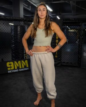 Sabina Mazo Instagram - Yesterday I had the pleasure to be in @dreams2reality_podcast talking a little bit about who I am and where I want to go. Check it out next week. 
Also a reminder that in august 4th I will be fighting for the @lfafighting belt in the 125lbs division. Don’t miss it 🫡
_
_
Ayer estuve contando mi historia y un poco de mis planes a futuro en el podcast de @anibal_rod13 
Estuvo muy bacano así que cuando salga (la próxima semana) véanlo! 
Y paso a recordarles que este próximo 4 de agosto voy a estar peleando por el cinturón de @lfafighting en la categoría de peso mosca.  #colombia #mazo #sabinamazo2.0 #blackhousemma #roadofvictory