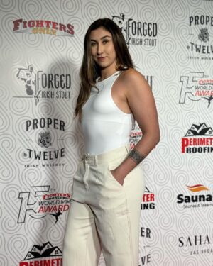 Sabina Mazo Instagram - @fightersonlymag & @worldmmaawards red carpet! 

Thanks for honoring the fighters and the whole fighting community. 👏🏻

Last picture with the gang 🩶