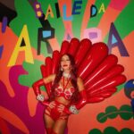 Sabrina Sato Instagram – Celebrando os 10 anos do #BaileDaArara com meu gin da vida @beefeaterbrasil! ♥️

#SeuLadoBDoVerão #VerãoBeefeter #TheSpiritOfLondon

#BebaComModeração 🔞
#Publicidade