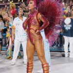 Sabrina Sato Instagram – VILA! Mais um Carnaval que emocionamos a Sapucaí com um desfile lindo e com a nossa bateria nota 10! 

Sábado tem mais @unidosdevilaisabel no Desfile das Campeãs! 🩵🤍

@swingueiradenoel @macacob_oficial @luiz97guimaraes