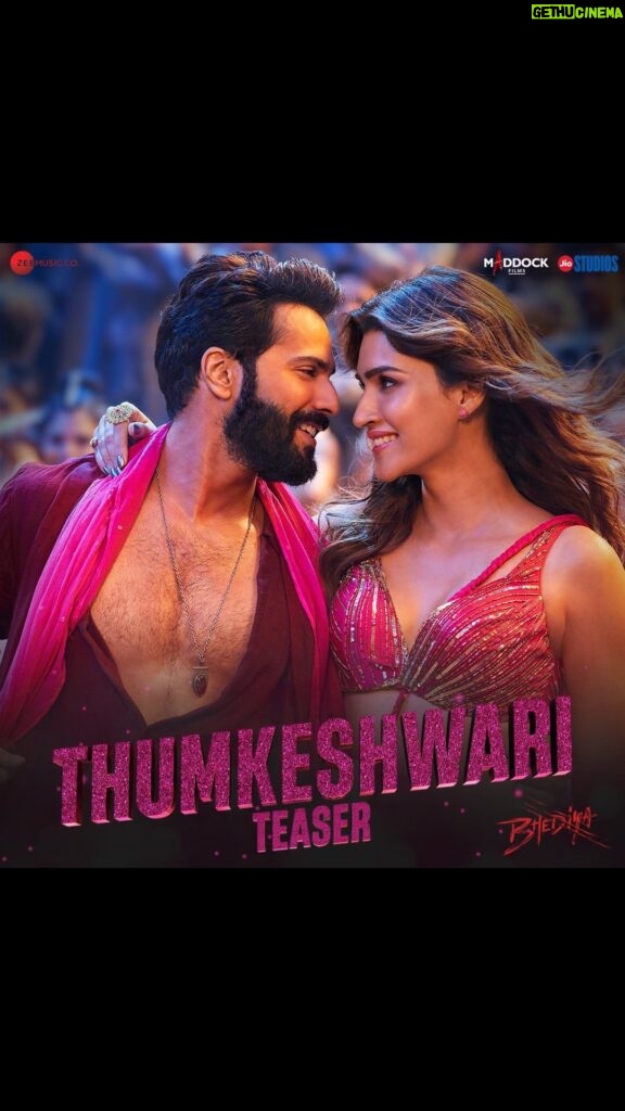 Sachin Sanghvi Instagram - Get ready to experience the Thumka of the season! 💃💥 #Thumkeshwari out tomorrow. #Bhediya @varundvn @kritisanon @deepakdobriyal1 @nowitsabhi @paalinkabak @amarkaushik #DineshVijan @nirenbhatt @jigarsaraiya @sachinjigar @amitabhbhattacharyaofficial @ganeshacharyaa @maddockfilms @officialjiostudios @zeemusiccompany