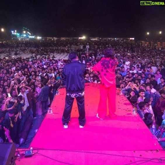 Sachin Sanghvi Instagram - @sparsh.nitsurat yesterday ....❤❤❤... Me and @jigarsaraiya have been blessed with some staunch fan support and love . But off late we ve been experiencing far stronger connect with our audiences. God bless all the fans , God bless us musicians and long live #music . Can not help but thank everyone technical and logistical who supported #sparsh and made it such a success! Pics : @haintohhain
