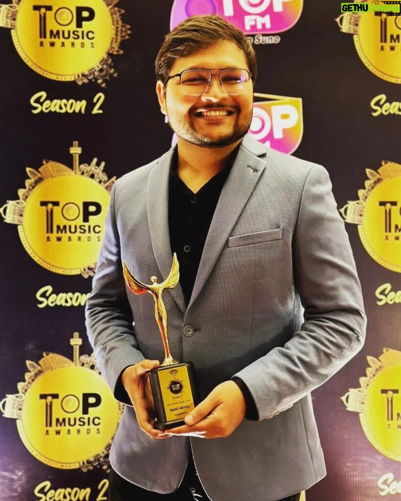 Sachin Sanghvi Instagram - Aakhi jindagi Jemna gujarati geeto sambhli Mota thaya manneeya shri manhar udhas uncle na haathe best album of the year no @topmusicawardsofficial malyo for @aksharcommunications 's #aummangalamsinglem thanks to @topfmstation and the jury ..... Thank you @saandeeppatel @aartivyaspatel for helping , believing and persisting with our crazy processes and mad schedules . Thank you to @nirenbhatt for always giving out of this world poetic words to our tunes ... Thank you to all the musicians and technicians and Singers on the album . Haji mehnat karshu .... haji saru sughad gujarati kaam baar paadshu .... protsaahit chiyye ..... prerit chiyye ... Even more happy for the awards won in the team @swar_440 @hrishikesh_gangan .... we are a happy evergrowing ever learning music making family . @romilved @iammadhardik @sahilvmusic @lionoath21