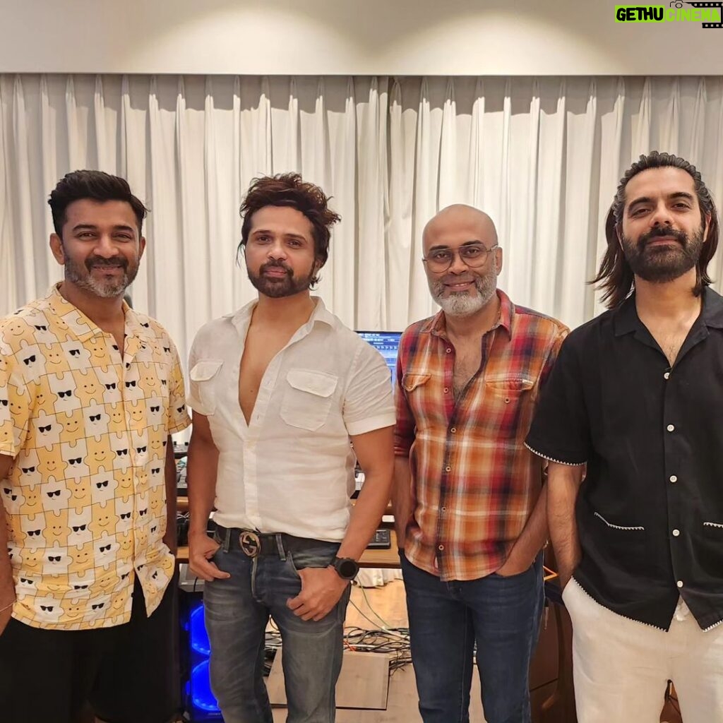 Sachin Sanghvi Instagram - #babytujhepaaplagega is out today. Sharing a bts picture with y'all . Was such an amazing session with @realhimesh sir . His awareness , his zeal , his knowledge, his breath control , pitching and his never dying spirit. Seldom do we care to see what lies behind the success of these legends. Salute !!