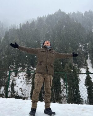 Sachin Tendulkar Instagram - Hamara ‘pehla’ snowfall in Pahalgam!❄️

#Kashmir #KashmirDiaries #snow