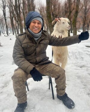 Sachin Tendulkar Instagram - Hamara ‘pehla’ snowfall in Pahalgam!❄️

#Kashmir #KashmirDiaries #snow