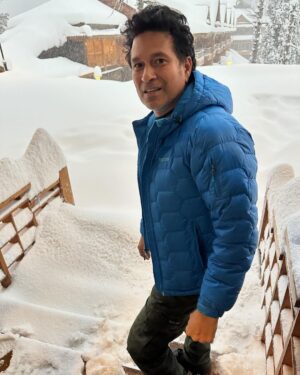 Sachin Tendulkar Instagram - Love at frost sight 🤍

#Kashmir #KashmirDiaries #Travel