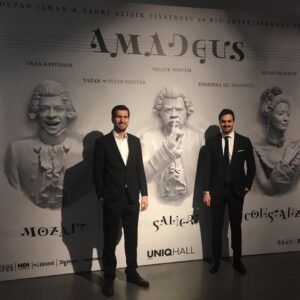 Sadri Alışık Instagram - 2 buçuk yıl önce dostum @cemilthedemirok ile Londra’da kurmaya başladığımız hayal AMADEUS  dün akşam gerçekleşti. AMADEUS @isil.kasapoglu rejisiyle @selcukyontem @okanbayulgen @ozlemocalmaz başrolüyle büyük prodüksiyonu, 60 kişi sahne önü ve arkası ekibi, yüzlerce kişilik imalat ve yaratıcı ekibiyle ve en önemlisi 1100 kişinin dakikalarca ayakta alkışlarıyla yolculuğuna başladı. Çolpan İlhan Sadri Alışık Tiyatromuzun 25. Yılında, @piuent ile beraber bu oyunu sahneledik. Tüm emeği geçenlerin emeğine sağlık. 
SAKM ailesi @wrtoztrk @srknprts @yavuzaytekin81 🙏🏻👏🏻