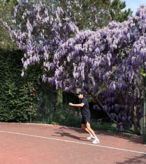 Sadri Alışık Instagram - 🎾 💪🏻 #tenislove 
📸 @erc.kra
