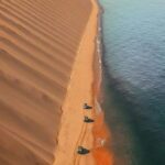 Sadri Skander Instagram - Quand le desert rencontre l’océan, paysage unique #namibiadesert #namibia Namibia Walvis Bay