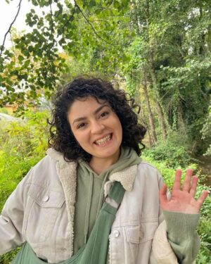 Safa Sarı Instagram - Yüzümde tebessüm , yanımda sebebi ❤️🎈🌺