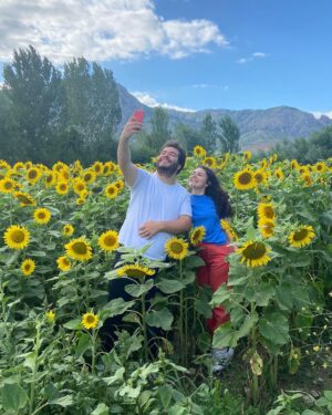 Safa Sarı Instagram - Çiçekler arasında, en güzel çiçekle 🥰