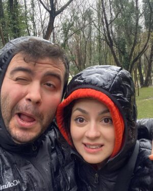 Safa Sarı Instagram - Canım , Kübra’m ,biricik eşim ,ruhum iyi ki doğdun iyi ki benimle evlendin iyi ki beni hayatına ortak ettin seni çok seviyorum …❤️ hayatımı yanımda olarak , yeni anılar biriktirerek , beni çok severek şereflendirir misin ? 🌸çünkü; ben seni çok seviyorum iyi ki varsın canımmmm 🥰