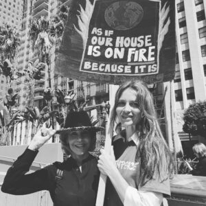 Saffron Burrows Instagram - marching today with this incredible woman downtown LA #ClimateStrike #fridaysforfuture @janefonda