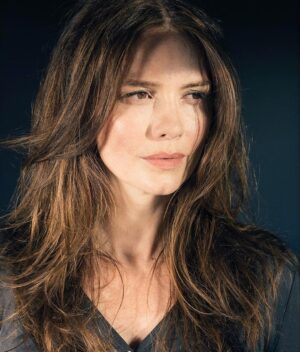 Saffron Burrows Instagram - I met Andrew at 15 in London, so brilliant seeing him last night. Thank you for the lovely words.  #repost from @andrewmacphersonofficial : “I just saw Saffron Burrows in Tom Dugan’s new one woman play, “Jackie Unveiled” at the Wallis Annenberg Theatre last night, and was blown away. It’s on for one more week, seriously, go see it!  The website for tickets is simply - http://thewallis.org”
