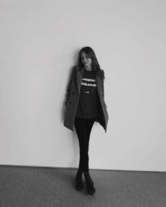 Saffron Burrows Instagram - On #SpiritDay we stand against bullying and show support for LGBTQ youth. Go purple now and join in 💜 http://glaad.org/spiritday @glaad 📷 @samtaylorjohnson #glaad
