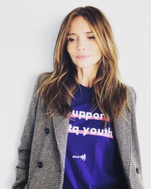 Saffron Burrows Instagram - On #SpiritDay we stand against bullying and show support for LGBTQ youth. Go purple now and join in 💜 http://glaad.org/spiritday @glaad 📷 @samtaylorjohnson #glaad