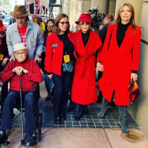 Saffron Burrows Instagram - ... heading towards the civil disobedience location @thenormanlear @annie_leonard @janefonda @firedrillfriday @greenpeace_la @greenpeaceusa #firedrillfriday #nomoredrilling