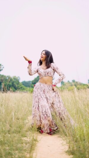 Sahana Sarvesh Instagram - 🕊🕊

Love the rendition!  @sanah_moidutty 
Super graceful choreo! @swe_tha_m 

Shot by @frames_arw 
Edit @sudeephm 
Outfit @rigowdesigns 

#dancereels #dance #dancers #tamil #tamilcinema #kollywoodcinema #arrahman #kollywoodactress #tamilmusic
