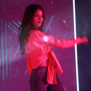 Sahana Sarvesh Instagram - Not me asking the principal of @dgvaishnav_college @vfest.vie to dance with me on stage and then giggling. Please don’t ask me to speak on stage, I’ll blabber :) Thank you for having me @dgvaishnav_college , Tarun for organising this! Absolutely loved being there ♥️