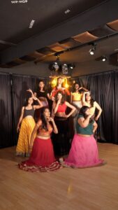 Sahana Sarvesh Instagram - It’s Thalaivar day! @rajinikanth 🫡 Taking you through some of his super fun songs! Happy birthday @rajinikanth sirrrr @soundaryaarajinikant @aishwaryarajini 💙 Dancing w @ranjani._venthan @harsha.vardhini.16 @khushimehra.25 @dia.a.shah @avanti.26 @vridhilunkar @kaviyamaran_27 Sound mix by @ashwin_subrahm2.0 Edit @cutscoffeestudio #rajinikanth #rajini #thalaivar #kollywood #kollywoodcinema #tamil #tamilcinema #tamilsong #tamilsongs #tamilactress #tamilmemes #chennai #tamilstatus #tamilsongs