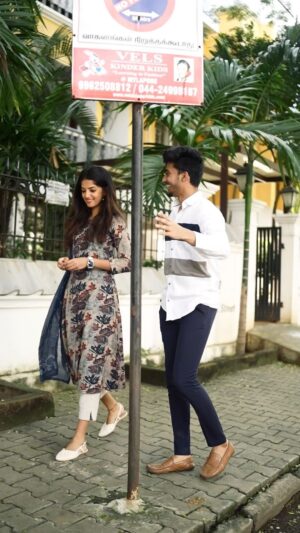 Sahana Sarvesh Instagram - Chillanjirukiye 💃🏽

Hookstep @jeevarathna 
Shot by @the.lensational 
Edit @cutscoffeestudio 

@sonymusic_south

A @rseanroldan musical 

🎤 @pradeep_kumar1123 @sivaangi.krish 
🖊️ @lyricist_mohan

@lakku76 @venkatavmedia @princepicturesindia @iamharishkalyan #AttakathiDinesh @tamizh_pachamuthu @sanjkayy @swasikavj 

#LubberPandhu #EnChillanjirukkiye

#kollywood #kollywoodcinema #harishkalyan #kollywoodactress #chennai #chennaimemes #hookstep