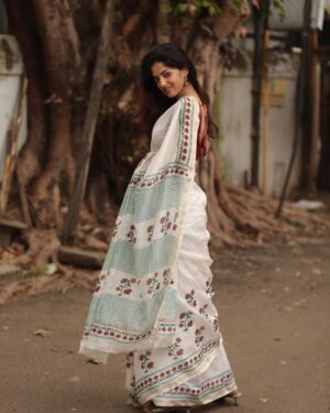 Sahana Sarvesh Instagram - Pursuit of simplicity 🕊️
.
.

Shot by @sat_narain 

#portrait #sareelove #portraitphotography #sareeindia #ethnic #ethnicwear #sareenotsorry #sarees