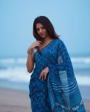 Sahana Sarvesh Instagram - 🧞‍♂️🧞‍♂️

📷 @shotbyazzez 

#sareelove #blueaesthetic #portrait