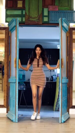 Sahana Sarvesh Instagram - Hopping on to this trend! @saregamatamil 💃🏽
.
.
.
Choreo by besttt girl @blackswankg and cute boy @nirosonjero 

Shot by @shotbyazzez 
Edit @cutscoffeestudio 
Location @tattva_thestudio 

#FunMaaro 💥💃🪩

@masalacoffeeband @yashikaannand @richardrishi @vinaybharadwaj1 @saregamatamil

#SilaNodigalil #yashika #trending #diwali #costume #outfits
