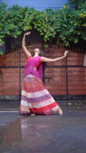 Sahana Sarvesh Instagram - Clearing my draft ☔️☔️ 
Began dancing and it stopped raining 😕

📸 @frames_arw 
Edit @cutscoffeestudio 

#barsoremegha #rain #rainday #bollywood #bollywooddance #aishwaryarai #ethnic #indian