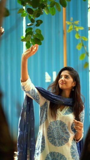 Sahana Sarvesh Instagram - Your girl next door :P 

📸 and edited by @frames_arw ♥️

#portrait #girlnextdoor #chennai #shoot #portraitsvisuals #ethnicwear #shootlife #blueaesthetic