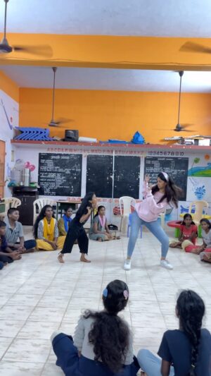 Sahana Sarvesh Instagram - Naughtiest girl of the class 😈 @sukhaeducationfoundation @sanjanavijayv