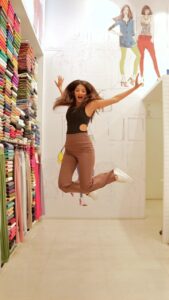Sahana Sarvesh Instagram - You get the best of both worlds with @gocolors. Fashion plus comfort! ✨ My top picks would definitely be the solid evergreen super stretch jeggings - so comfortable, stretchable, and lets me move around in fashion. The solid brown high rise bell bottom pants - breathable and perfect for every occasion. The printed cotton formal pants, perfect for a chic look. Lastly, the Formal palazzo pants, can be styled in so many ways. Versatility at its best! Go check them out 🥰 Hookstep @jagadish.kumar 💃🏽 #gocolors #fashionstyle #fashionblogger #comfortfashion