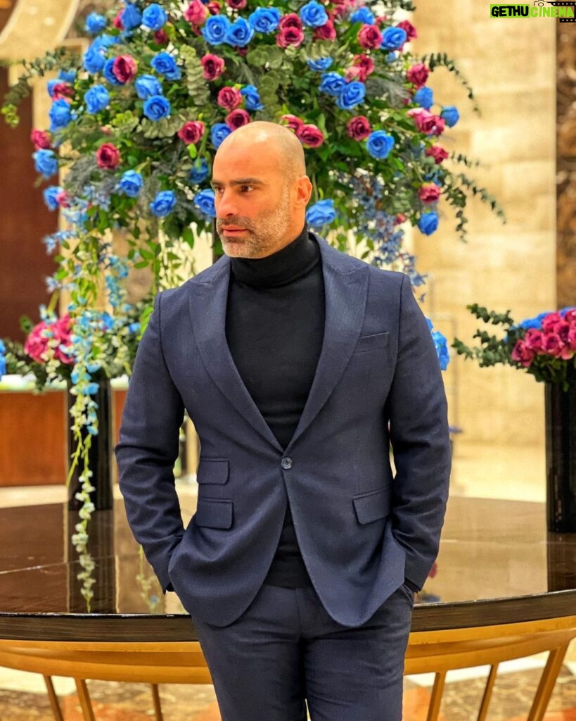 Saleh Abd El Nabi Instagram - #fashionlover #suit #winter2023 #design #naturephotography #blacklove #navy #actor #egyptian Triumph Luxury Hotel